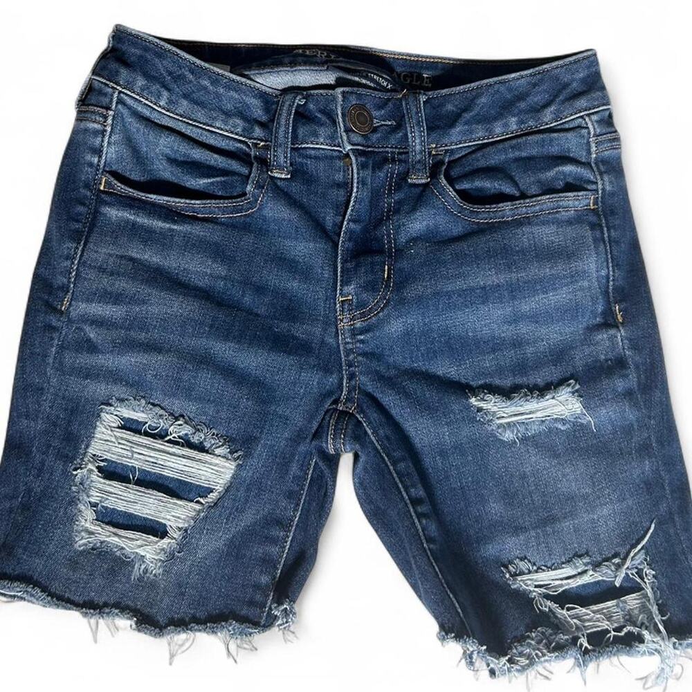 American Eagle Mid‎ Rise Distressed denim shorts with ripped details size 4